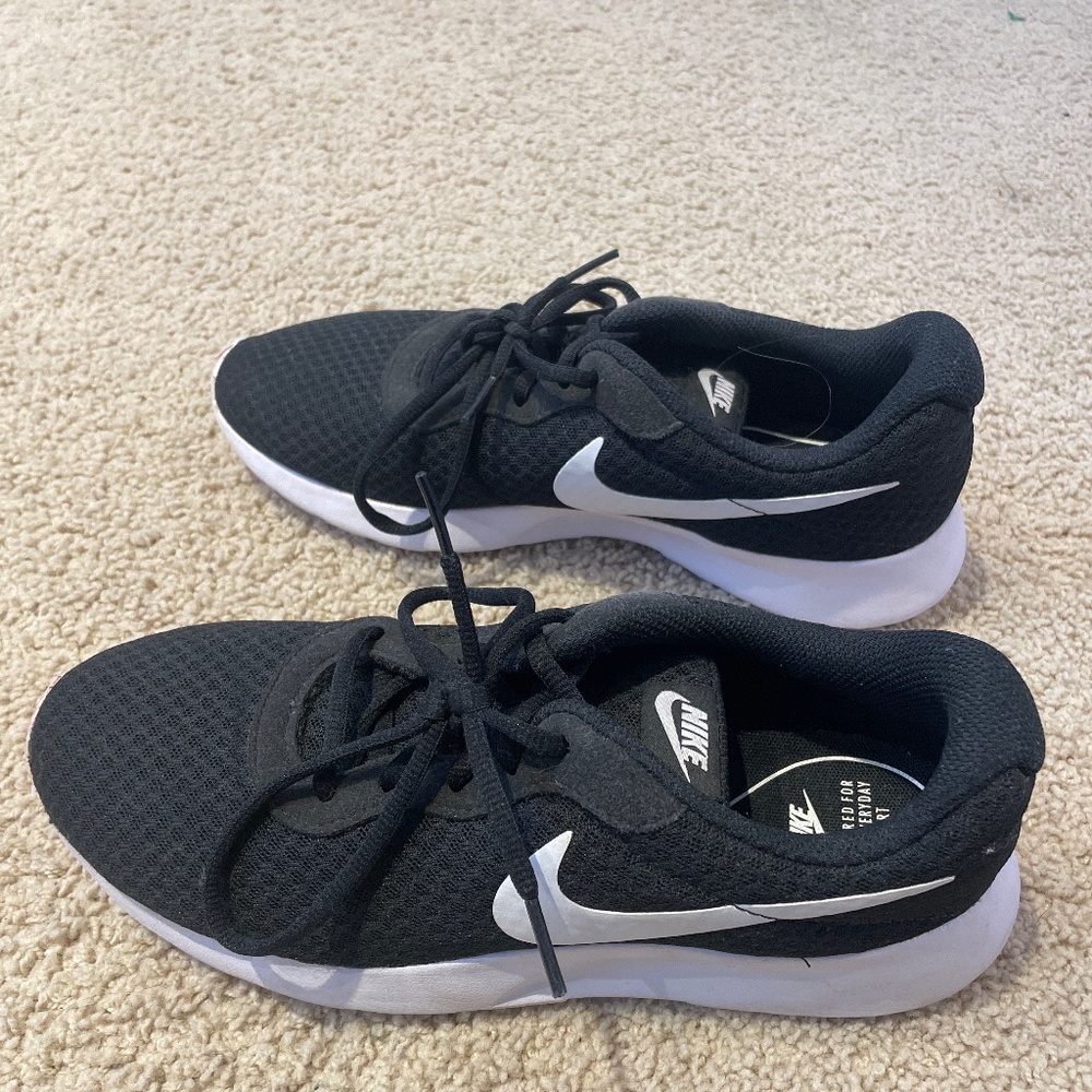 Black Nike Shoes